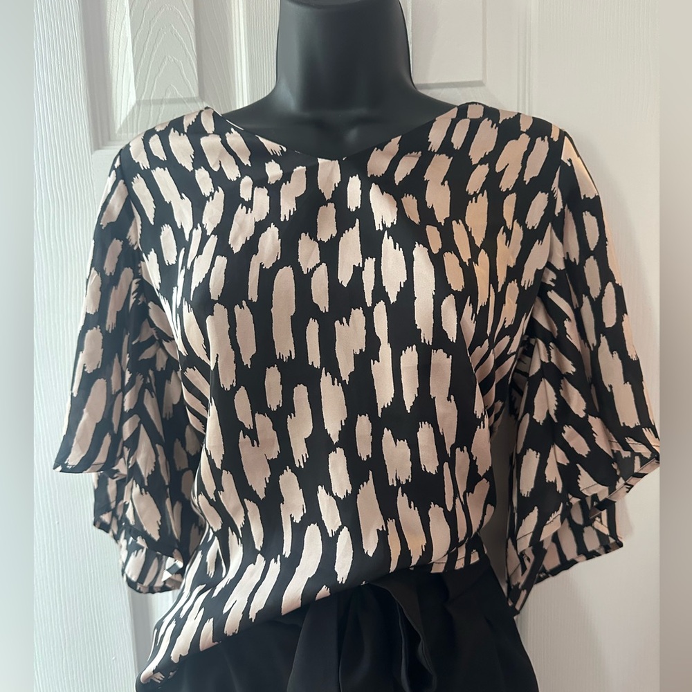 Andree by Unit silky top size small NEW with tags
